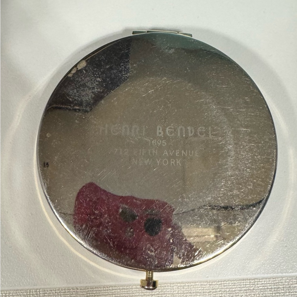 Henri Bendel Crystal Compact - Picture 3 of 4